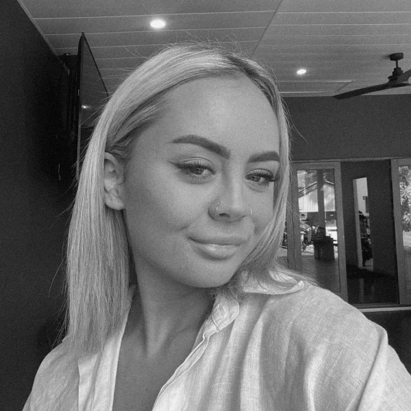 Tayla P theright.fit