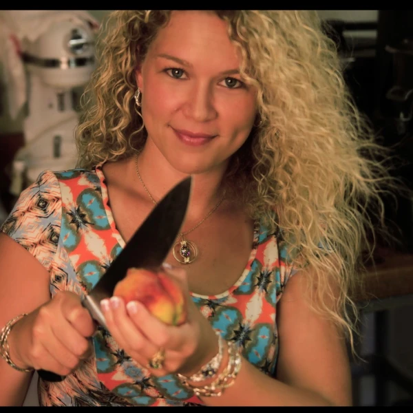 Brandi A Actor, Influencer theright.fit