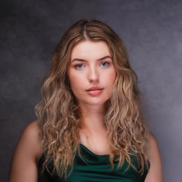 Courtney V - Model, Actor, Creator - theright.fit